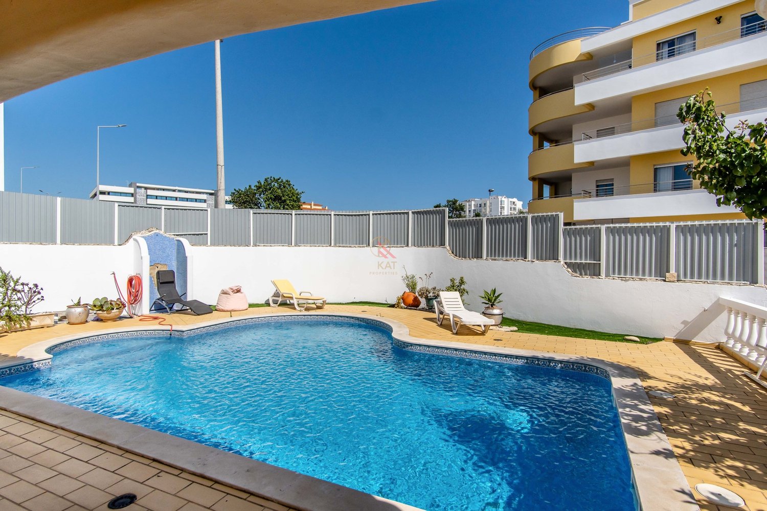 Moradia T3, a curta distância a pé da Praia de Porto de Mós, Lagos