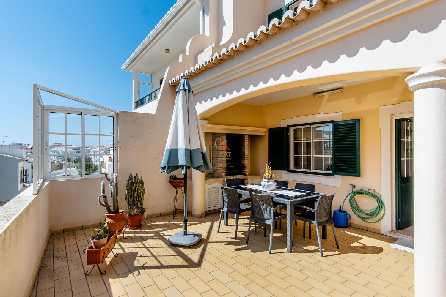 Moradia T3, a curta distância a pé da Praia de Porto de Mós, Lagos