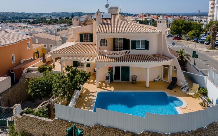Moradia T3, a curta distância a pé da Praia de Porto de Mós, Lagos