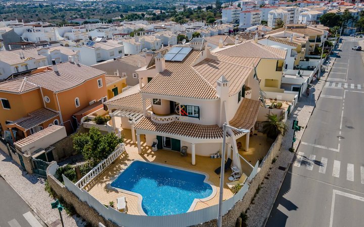 Moradia T3, a curta distância a pé da Praia de Porto de Mós, Lagos