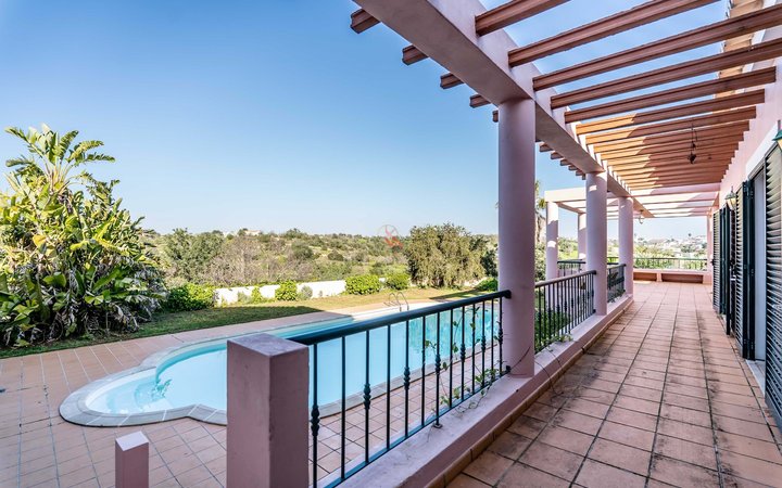  Moradia com piscina à venda no Calvário