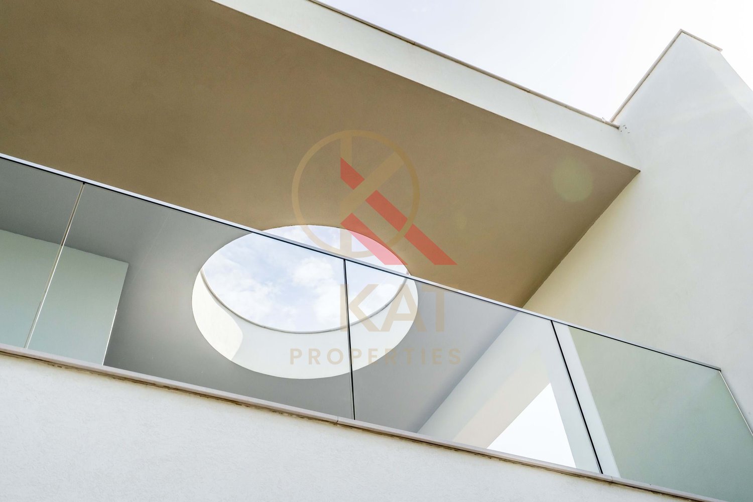 Moradia de Luxo com 4 Suítes e Piscina Privativa