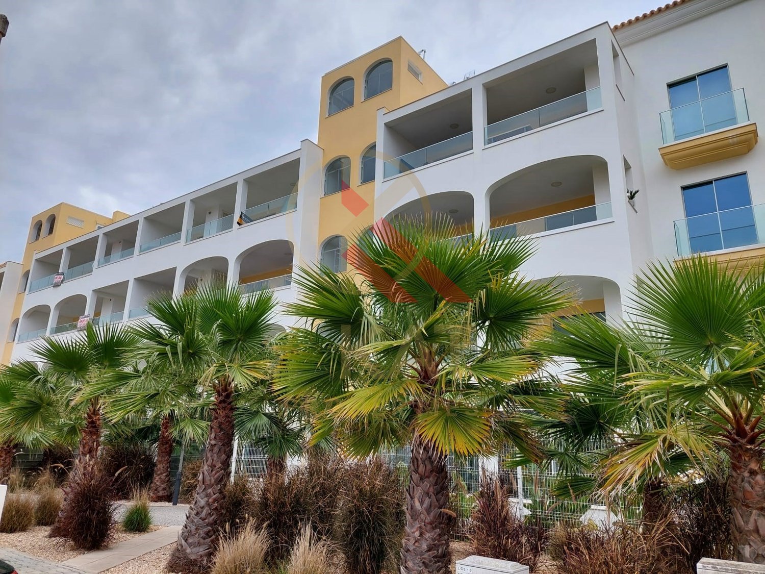 Exclusivo T4 (T3+1) em Lagos com Piscina na Cobertura e Acabamentos Premium