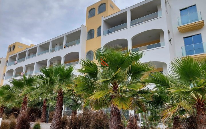 Exclusivo T4 (T3+1) em Lagos com Piscina na Cobertura e Acabamentos Premium