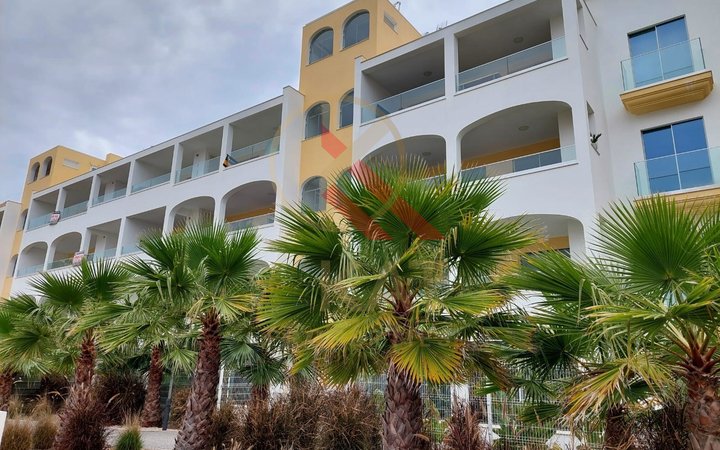 Exclusivo T4 (T3+1) em Lagos com Piscina na Cobertura e Acabamentos Premium