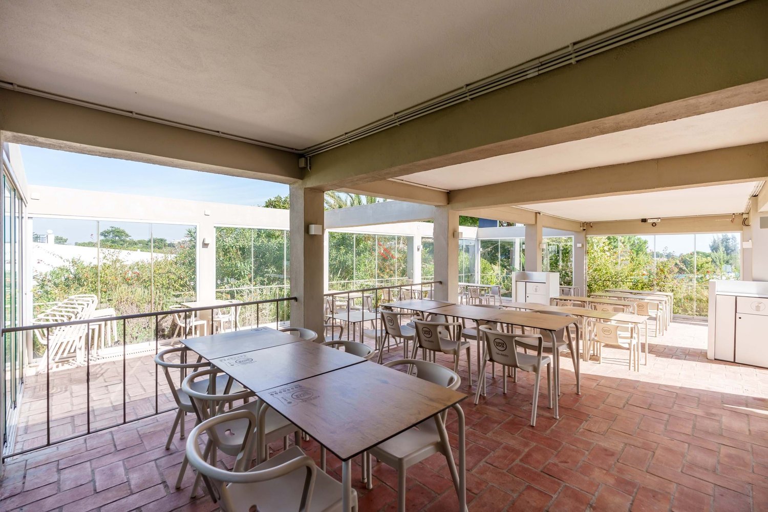 Commercial restaurant space near the beach