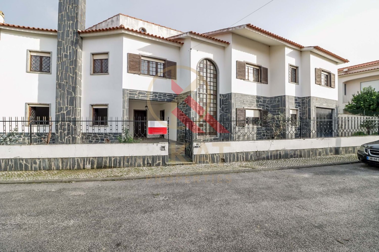 Oportunidade Imperdível! Moradia T6, Torres Vedras – Perfeita para investimento ou Moradia Bifamiliar