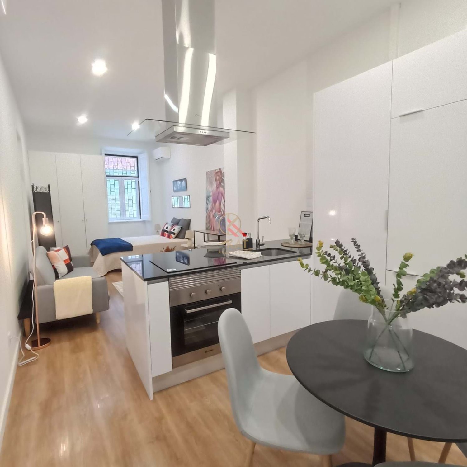 OPEN SPACE MODERNO E RENOVADO – 63M² + LOGRADOURO 