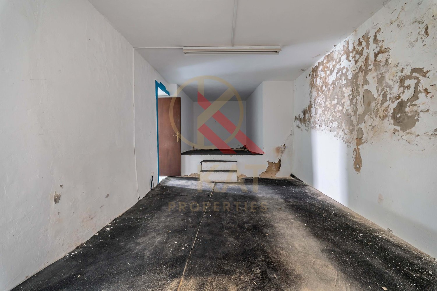Casa antiga na Vila de Alcantarilha, próximo da praia dos Salgados e Armação de Pêra