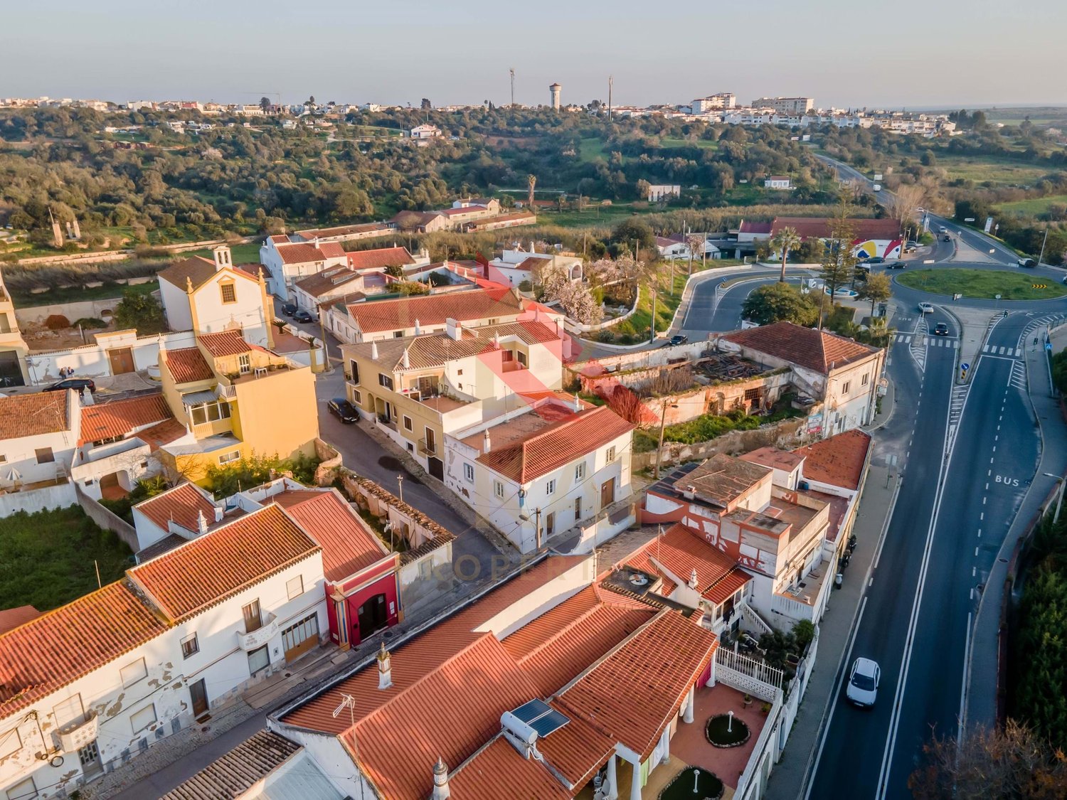 Casa antiga na Vila de Alcantarilha, próximo da praia dos Salgados e Armação de Pêra
