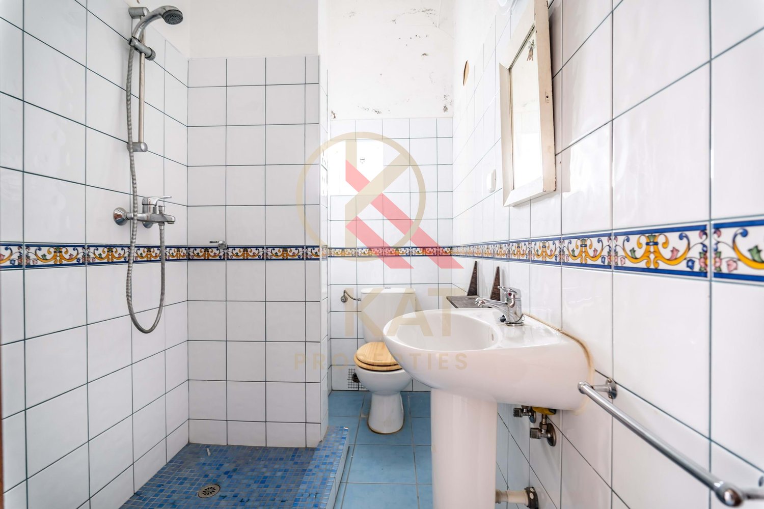 Casa antiga na Vila de Alcantarilha, próximo da praia dos Salgados e Armação de Pêra