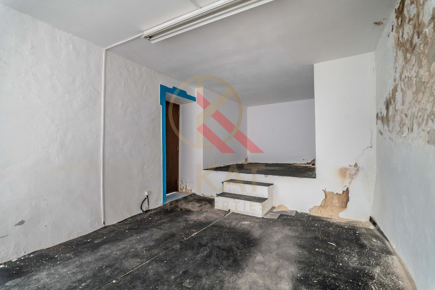 Casa antiga na Vila de Alcantarilha, próximo da praia dos Salgados e Armação de Pêra