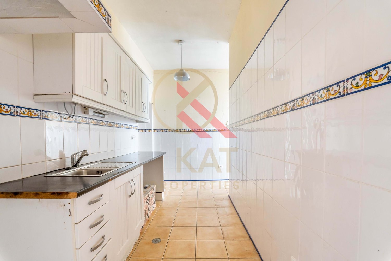Casa antiga na Vila de Alcantarilha, próximo da praia dos Salgados e Armação de Pêra