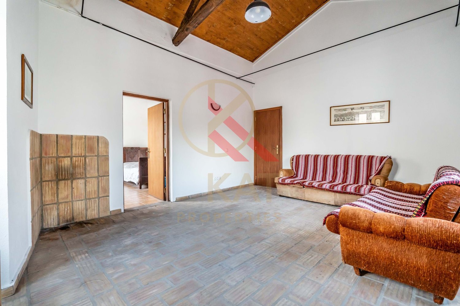 Casa antiga na Vila de Alcantarilha, próximo da praia dos Salgados e Armação de Pêra