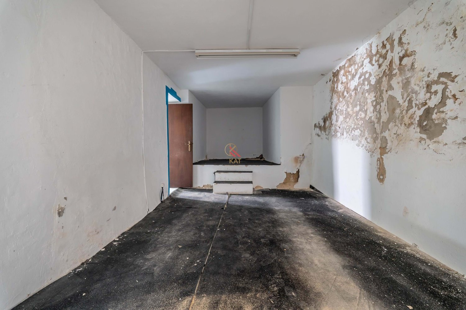 Casa antiga na Vila de Alcantarilha, próximo da praia dos Salgados e Armação de Pêra