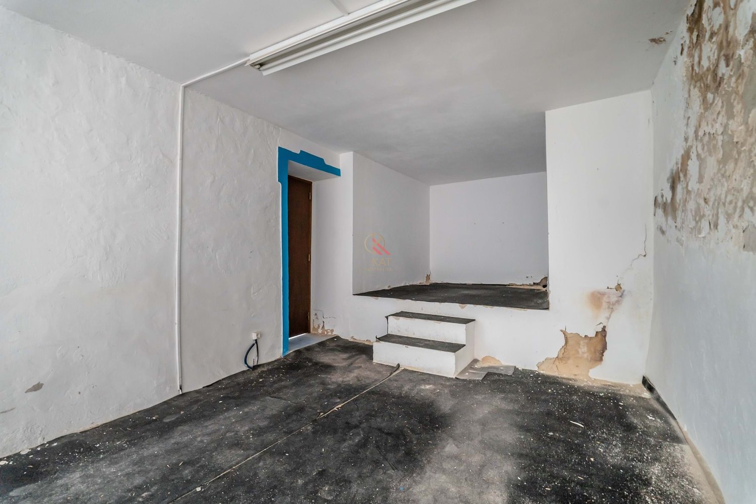 Casa antiga na Vila de Alcantarilha, próximo da praia dos Salgados e Armação de Pêra