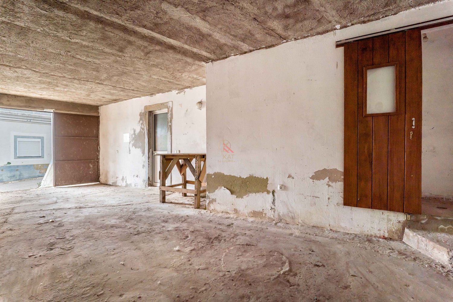 Casa antiga na Vila de Alcantarilha, próximo da praia dos Salgados e Armação de Pêra
