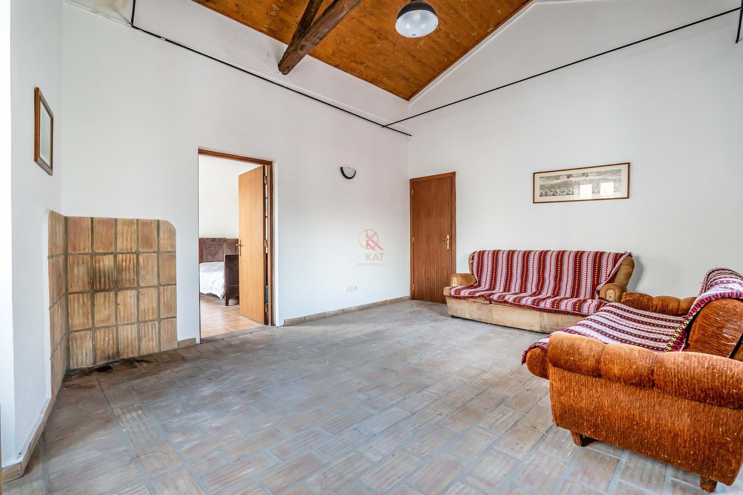 Casa antiga na Vila de Alcantarilha, próximo da praia dos Salgados e Armação de Pêra