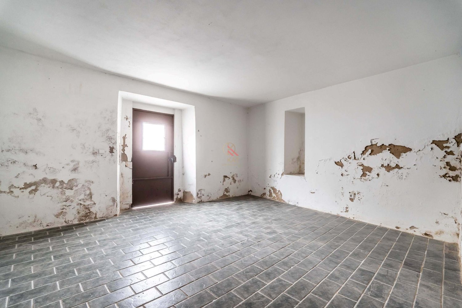 Casa antiga na Vila de Alcantarilha, próximo da praia dos Salgados e Armação de Pêra