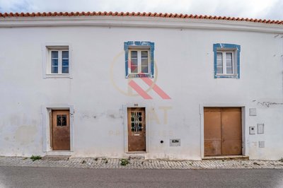 Casa antiga na Vila de Alcantarilha, próximo da praia dos Salgados e Armação de Pêra