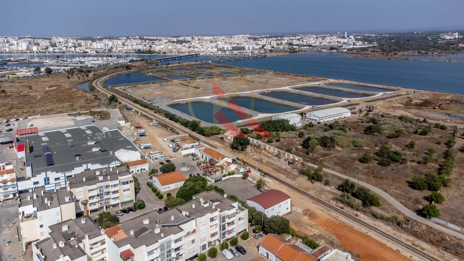  Vende-se apartamento T2, totalmente remodelado no Parchal, Lagoa