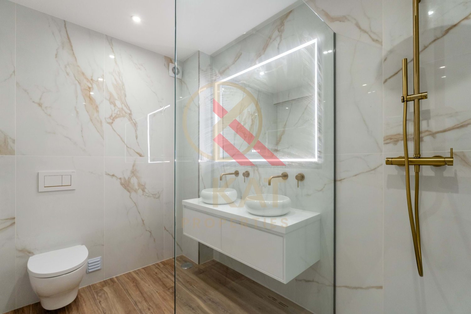 Vende-se apartamento T2, totalmente remodelado no Parchal, Lagoa