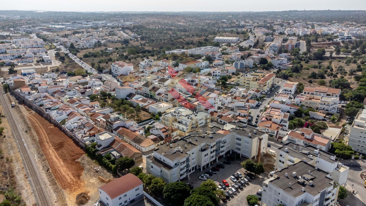  Vende-se apartamento T2, totalmente remodelado no Parchal, Lagoa
