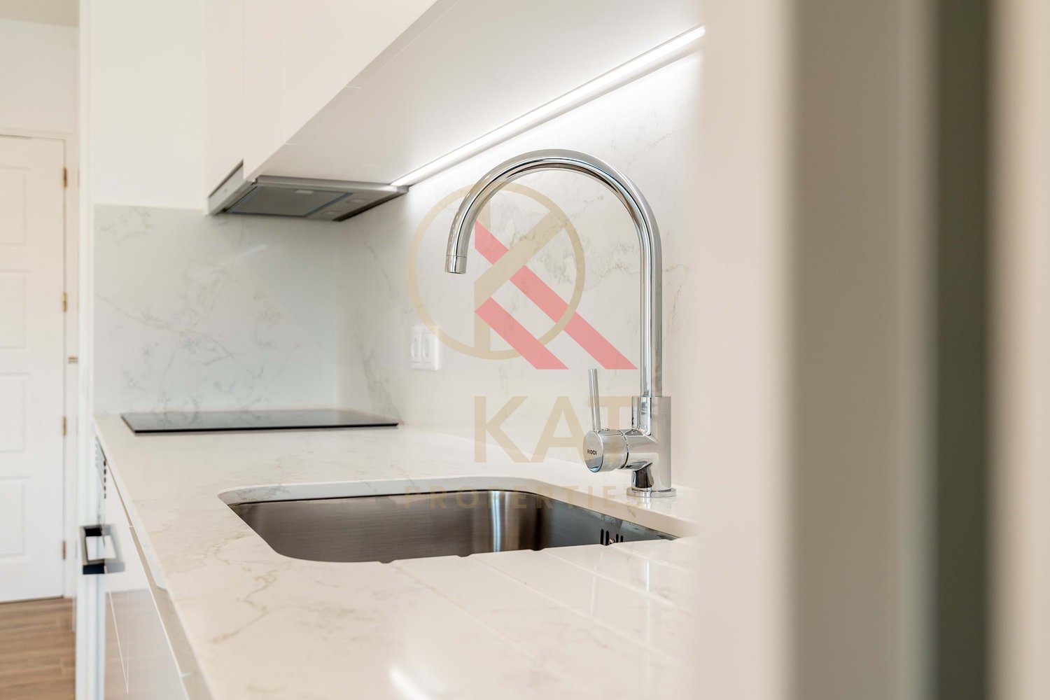  Vende-se apartamento T2, totalmente remodelado no Parchal, Lagoa