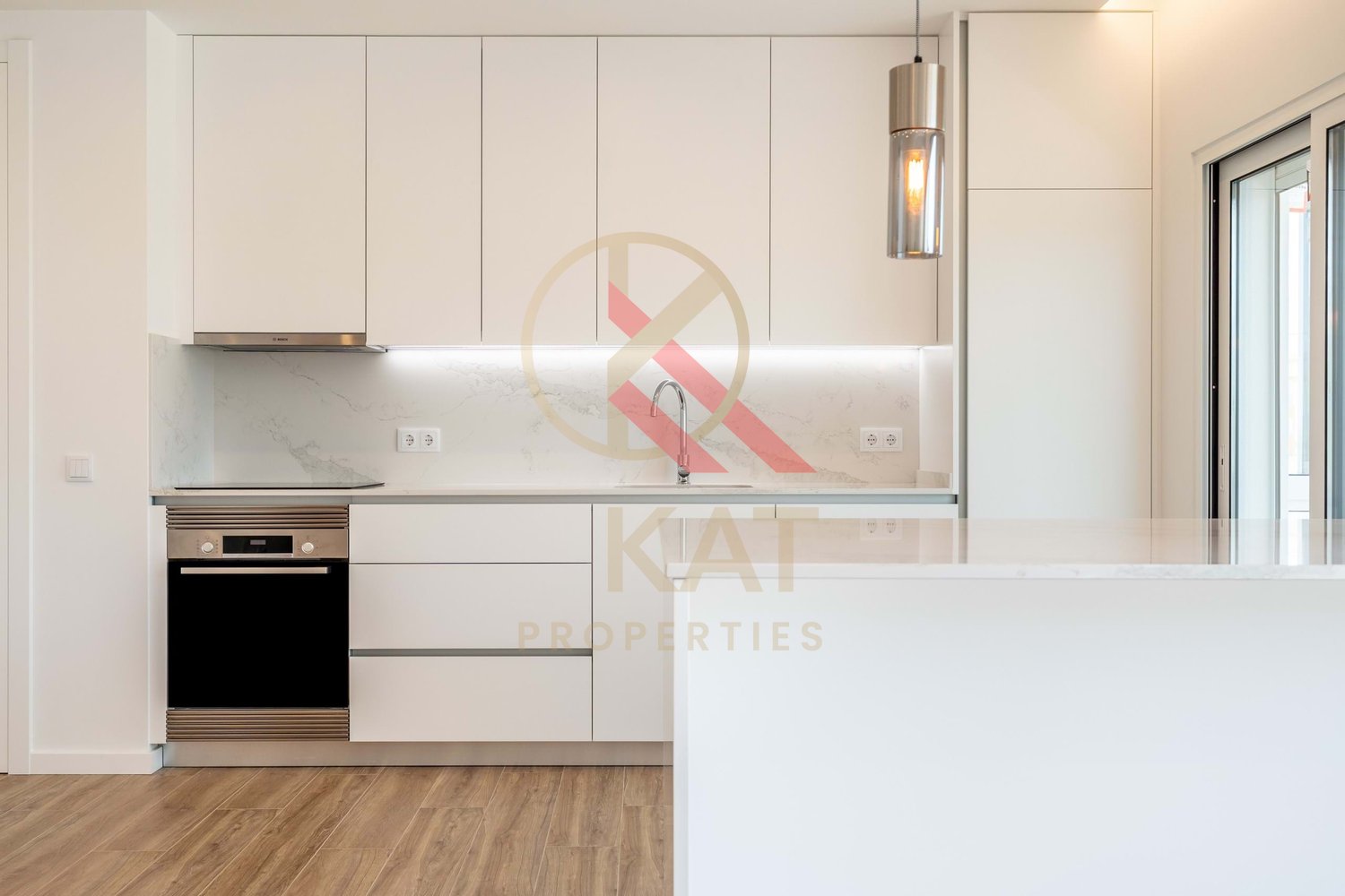  Vende-se apartamento T2, totalmente remodelado no Parchal, Lagoa