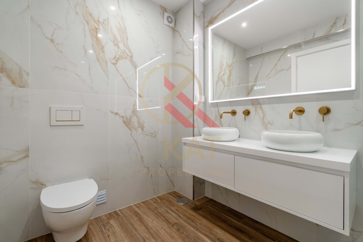  Vende-se apartamento T2, totalmente remodelado no Parchal, Lagoa