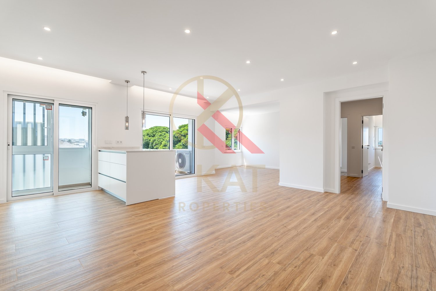  Vende-se apartamento T2, totalmente remodelado no Parchal, Lagoa