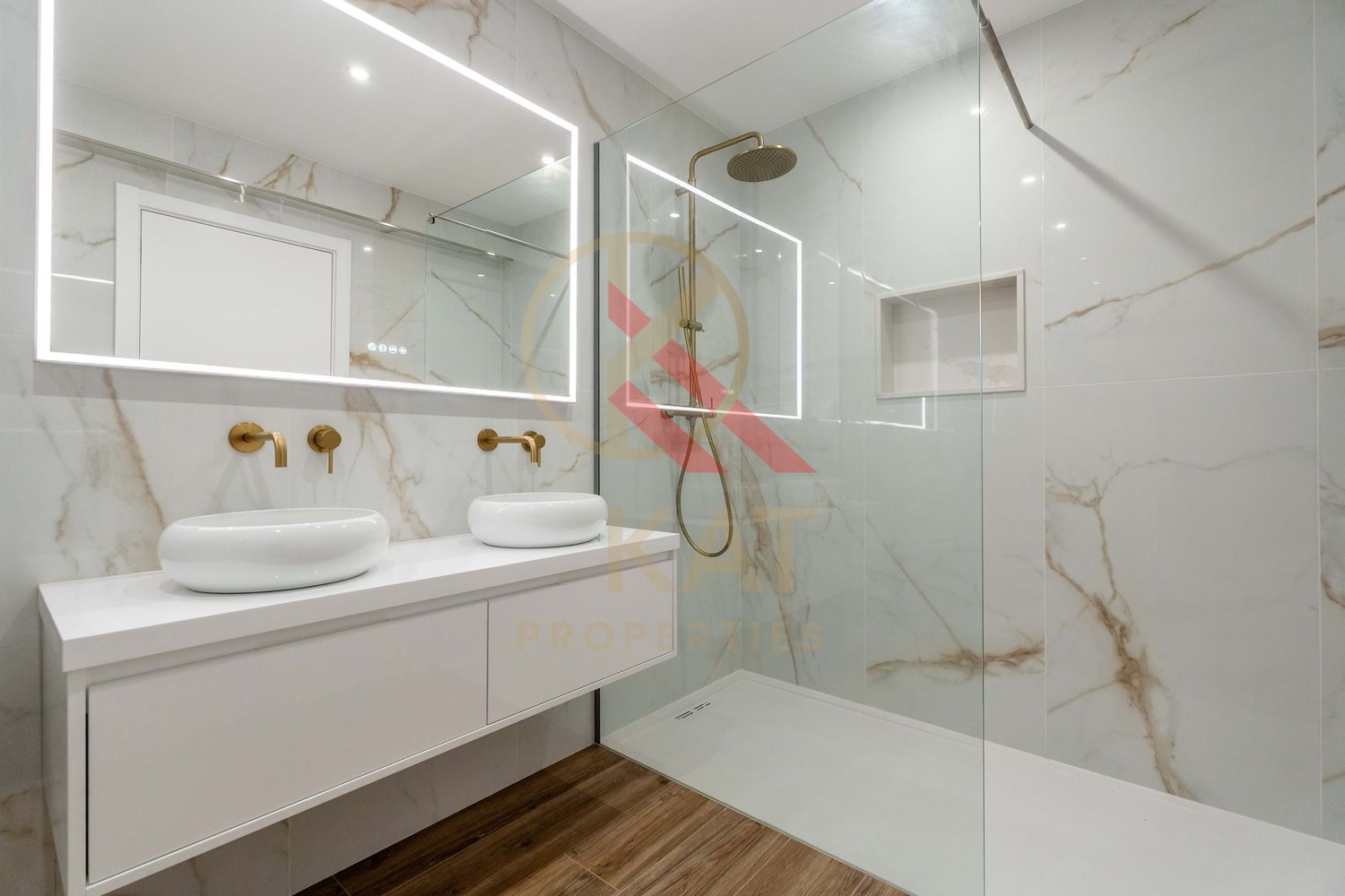  Vende-se apartamento T2, totalmente remodelado no Parchal, Lagoa