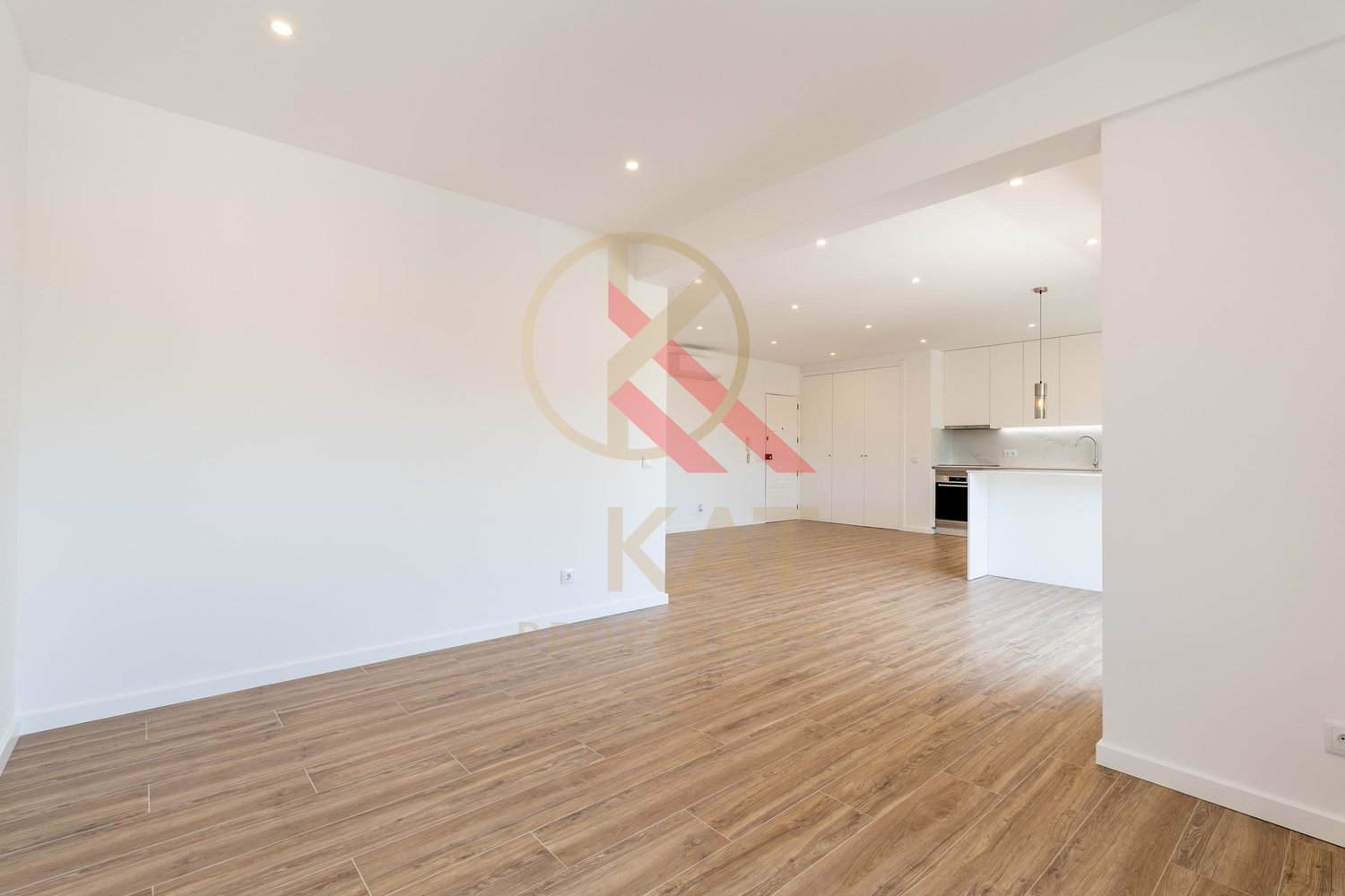  Vende-se apartamento T2, totalmente remodelado no Parchal, Lagoa