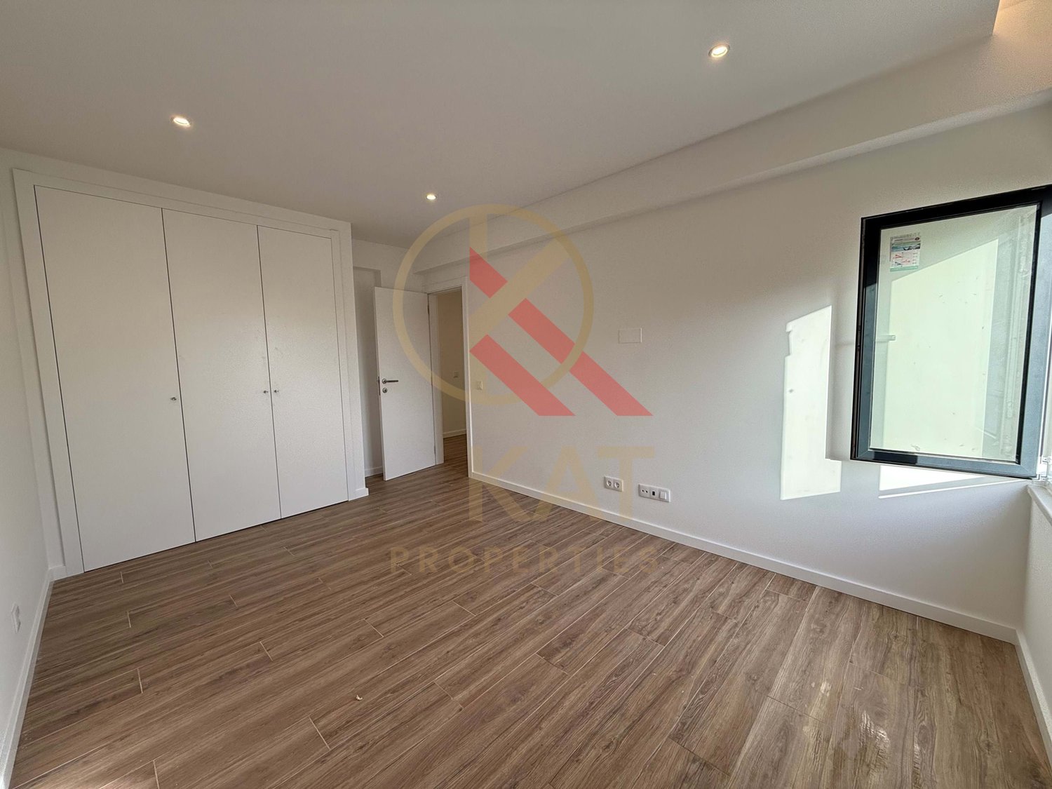  Vende-se apartamento T2, totalmente remodelado no Parchal, Lagoa