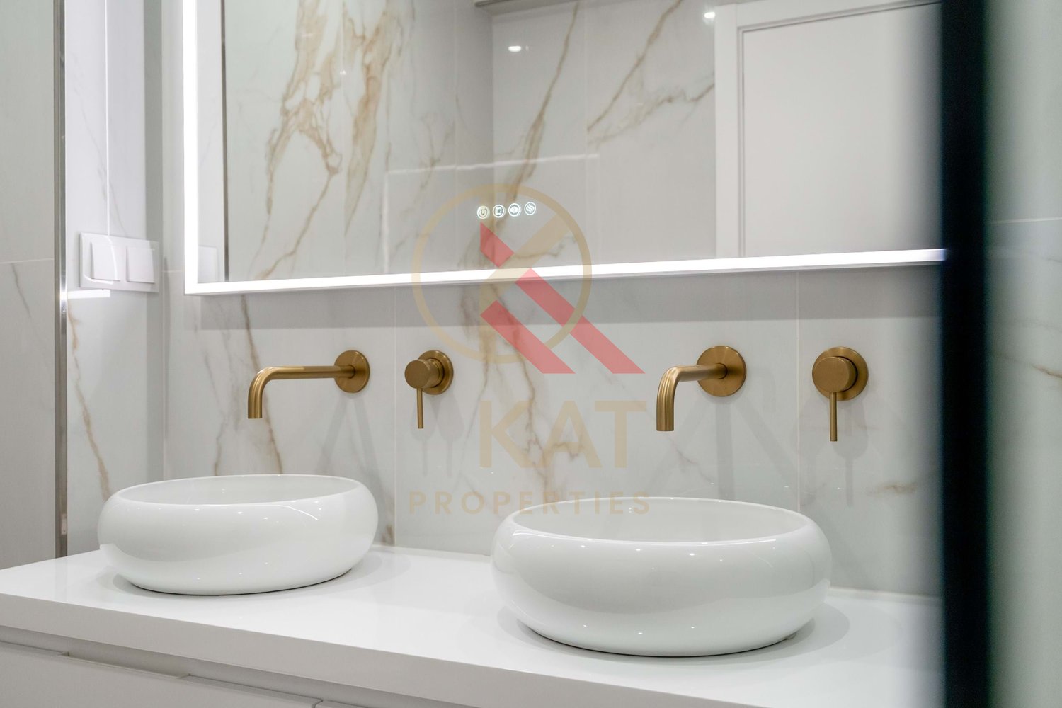  Vende-se apartamento T2, totalmente remodelado no Parchal, Lagoa
