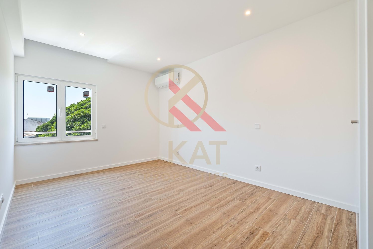  Vende-se apartamento T2, totalmente remodelado no Parchal, Lagoa