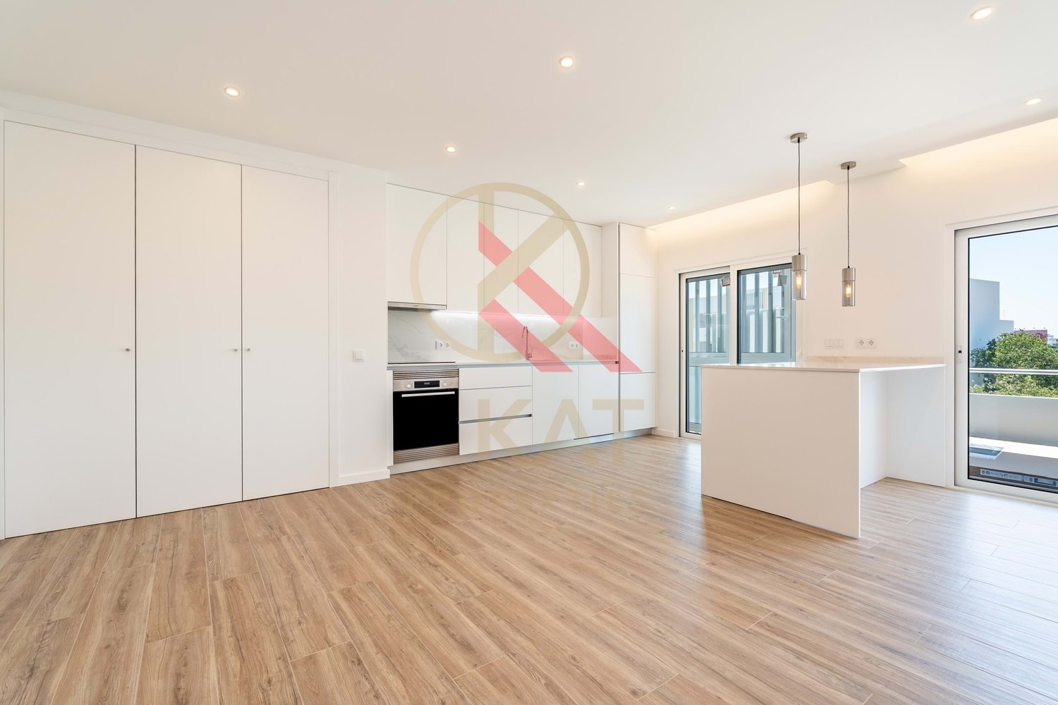  Vende-se apartamento T2, totalmente remodelado no Parchal, Lagoa