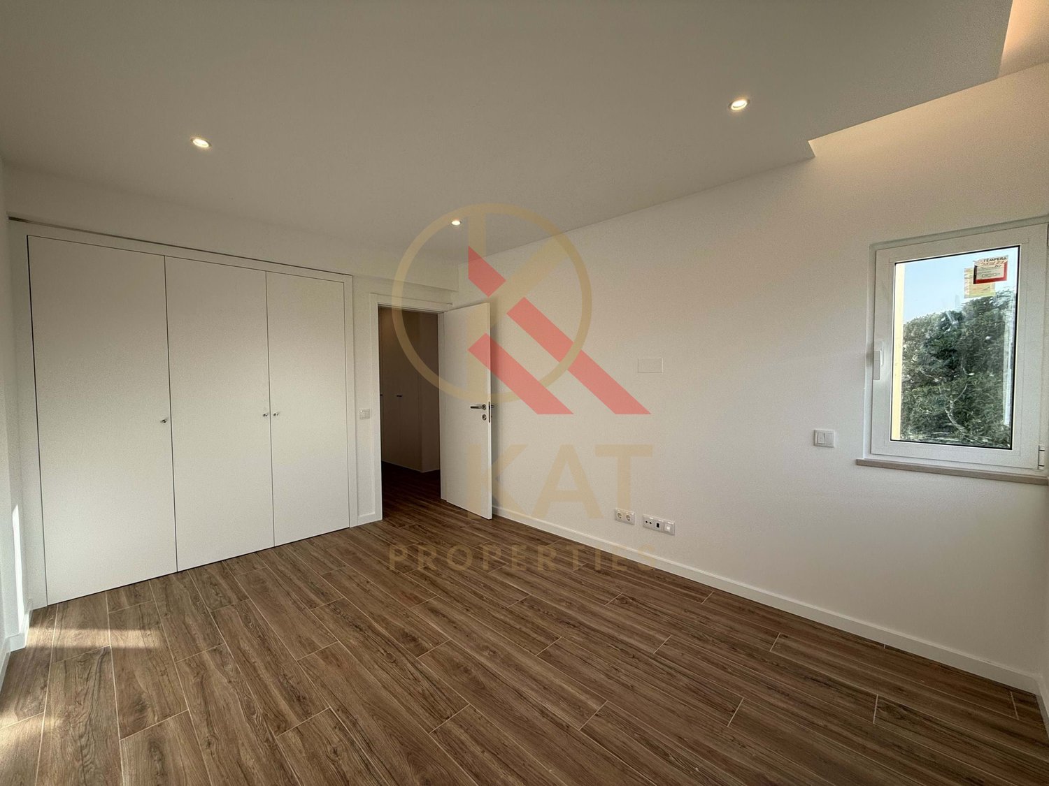  Vende-se apartamento T2, totalmente remodelado no Parchal, Lagoa