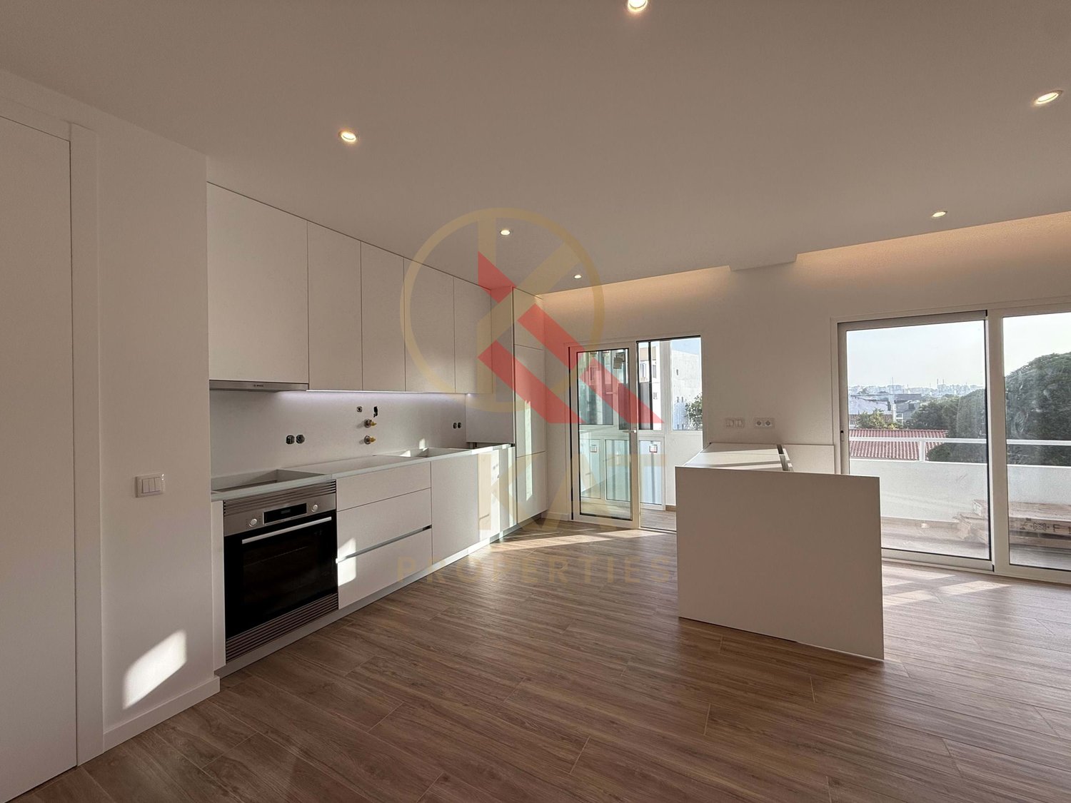  Vende-se apartamento T2, totalmente remodelado no Parchal, Lagoa