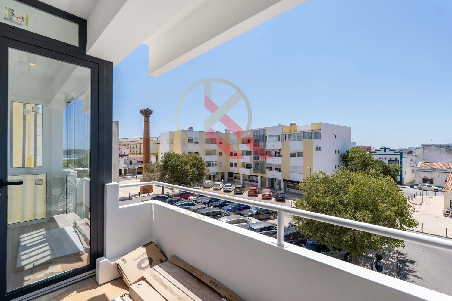  Vende-se apartamento T2, totalmente remodelado no Parchal, Lagoa