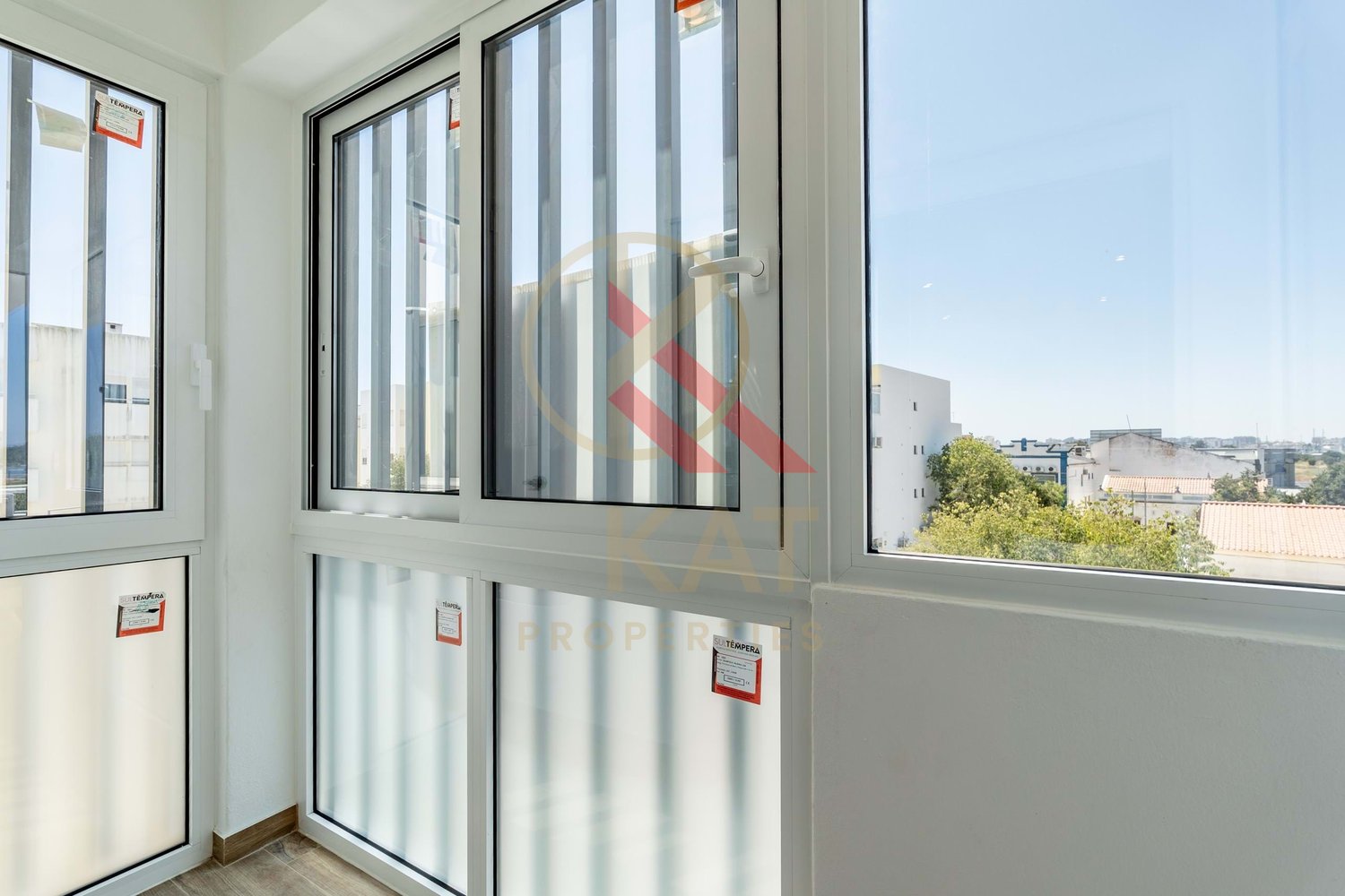  Vende-se apartamento T2, totalmente remodelado no Parchal, Lagoa