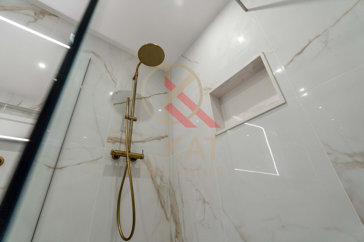  Vende-se apartamento T2, totalmente remodelado no Parchal, Lagoa