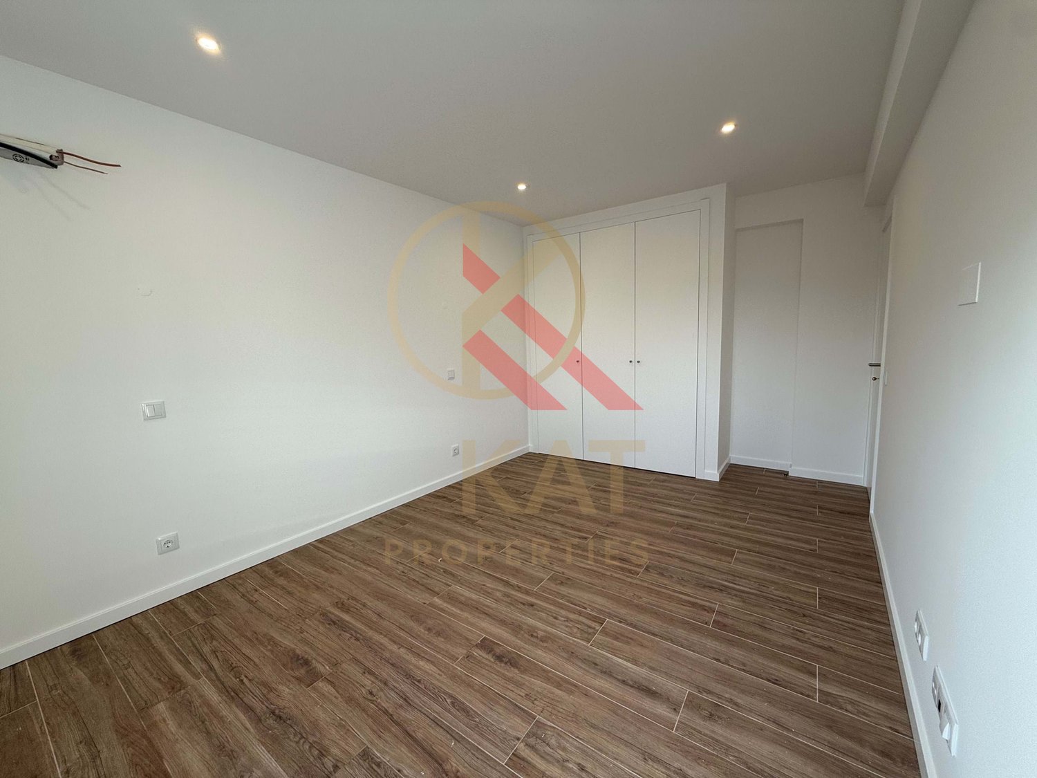  Vende-se apartamento T2, totalmente remodelado no Parchal, Lagoa