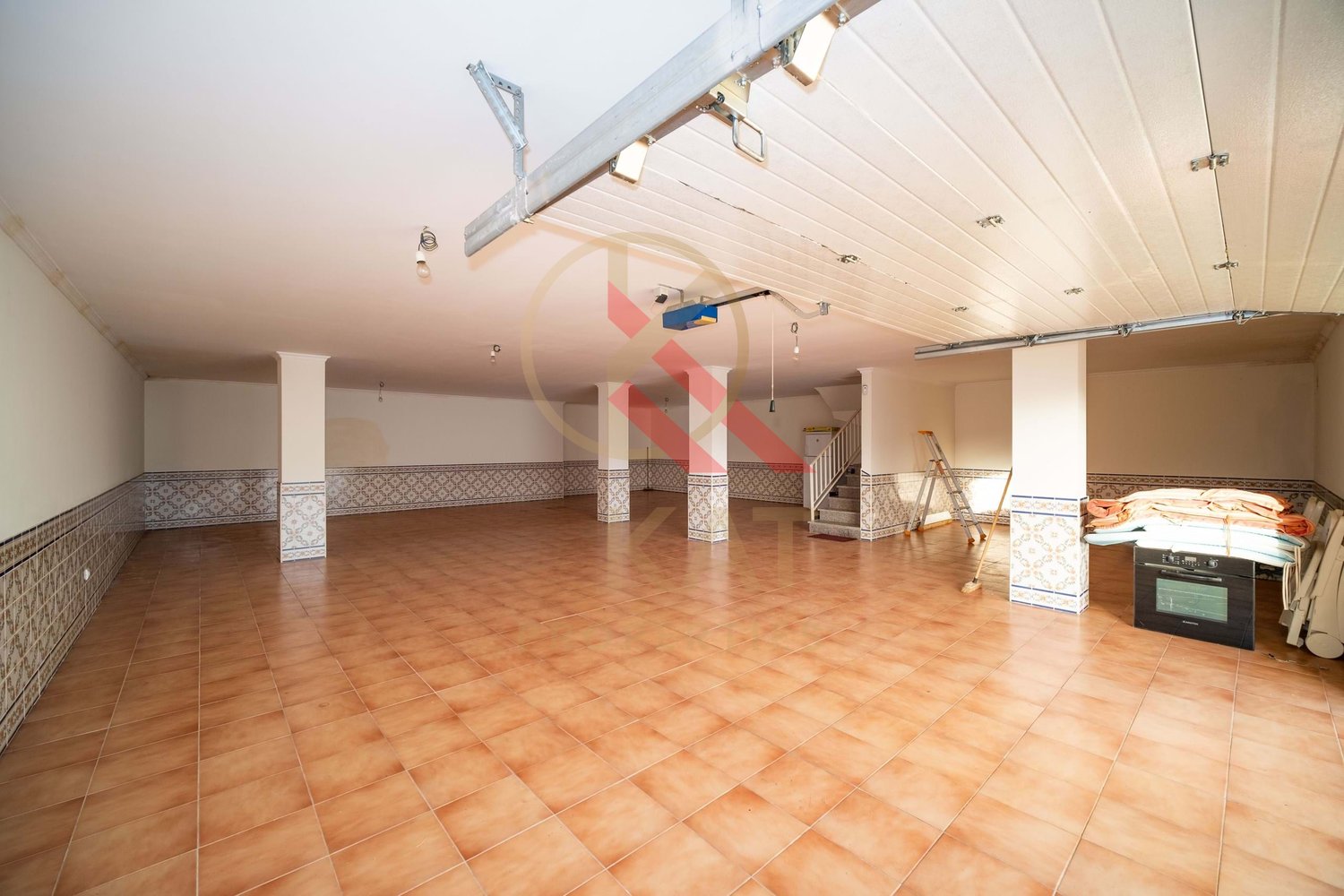 Moradia T4 com Piscina Privada à Venda no Parchal, Bela Vista