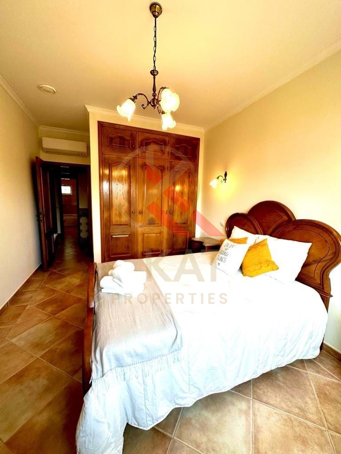 Moradia T4 com Piscina Privada à Venda no Parchal, Bela Vista