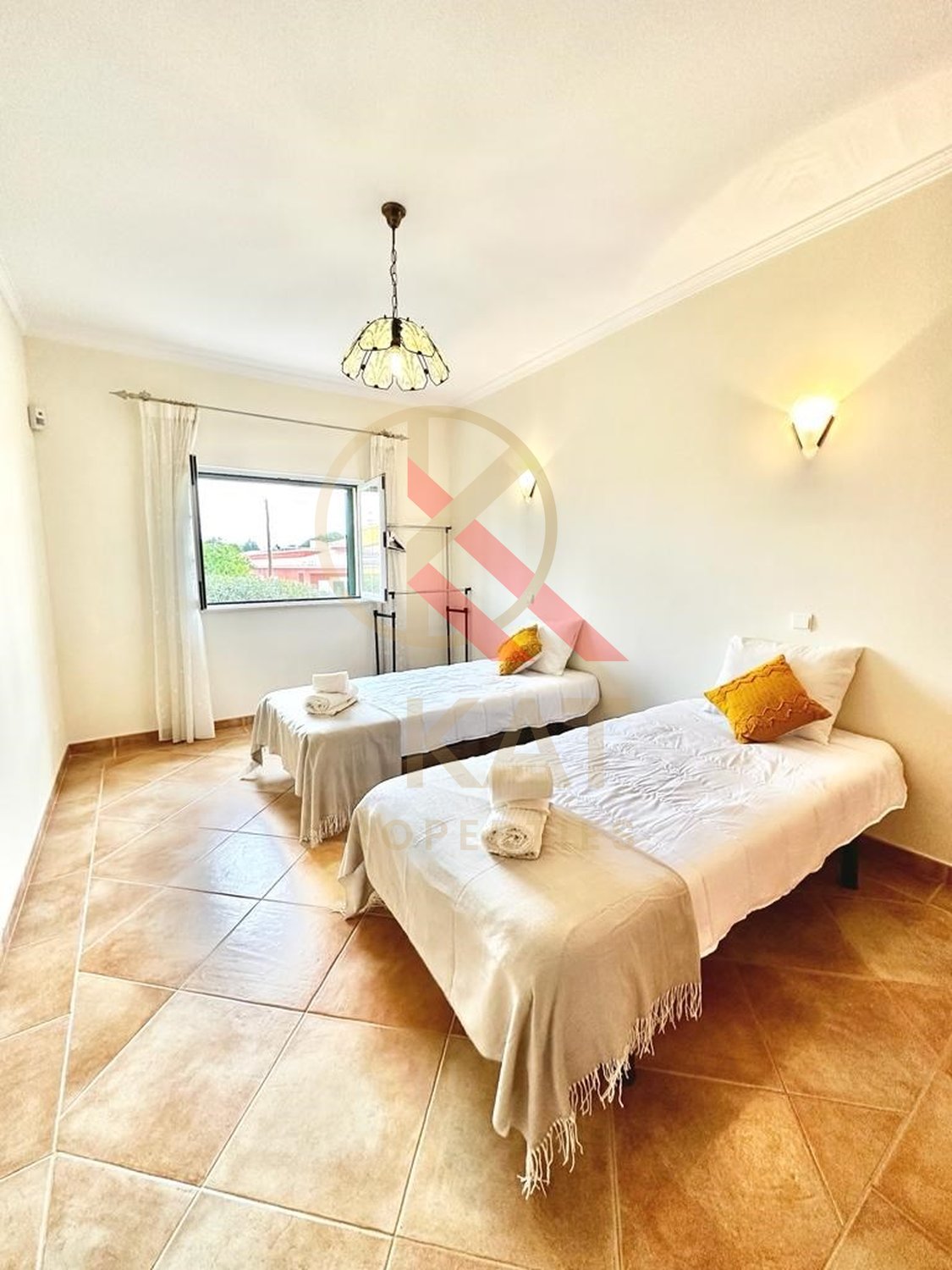 Moradia T4 com Piscina Privada à Venda no Parchal, Bela Vista