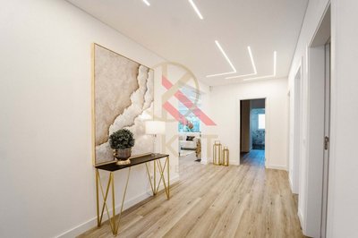 Moradia Térrea Independente V4 com Piscina e Jardim, com um Lote de 1.356 m²