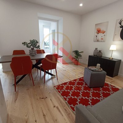 Apartamento T3 Remodelado com Logradouro de 30m² – RC Alto com Arrecadação, Benfica