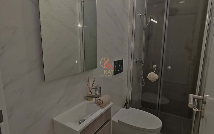 Apartamento T3 Remodelado com Logradouro de 30m² – RC Alto com Arrecadação, Benfica
