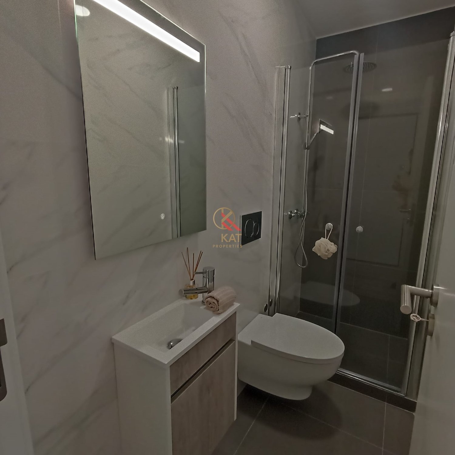 Apartamento T3, Remodelado com Varanda – Excelente Exposição Solar e Acabamentos Modernos, Benfica